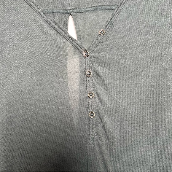 Free People We the Free Women Top Small Green Henley Scoop Neck Open Back Boho - Picture 6 of 8